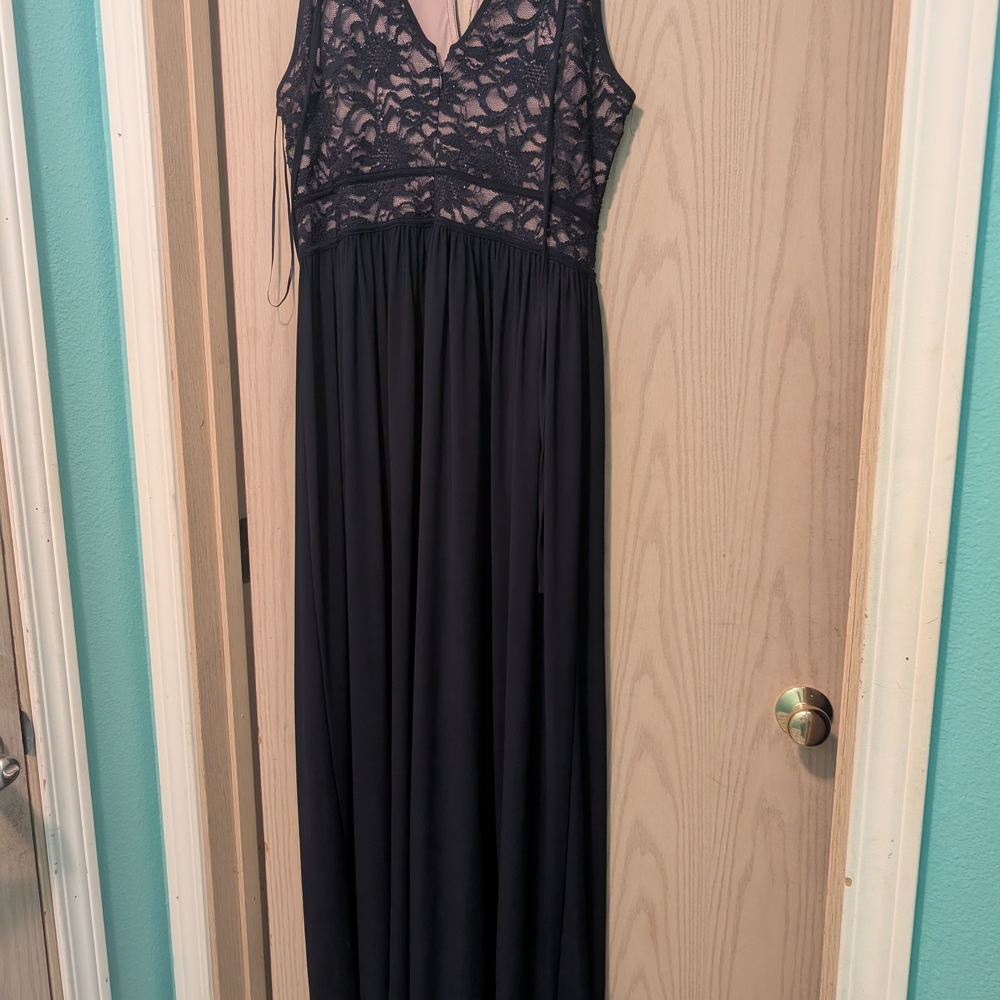 Chic Black Lace Maxi Dress